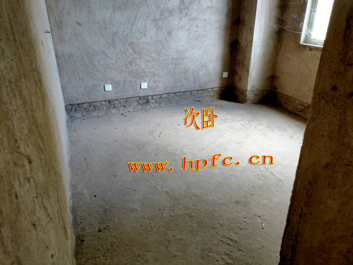 华坪县兴隆街林产公司住宅楼（101室）套房出售（张燕）