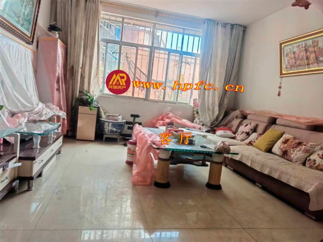 宏宇酒店旁小区（三室二厅一厨二卫）套房出售