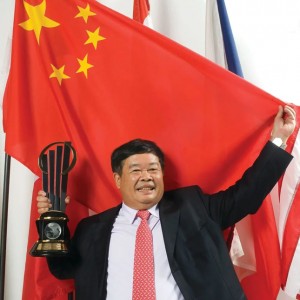 “中国只有两个企业家，一个叫任正非，一个叫曹德旺”！