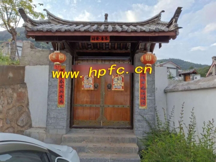 丽江束河古镇半山别墅出租，院子有400平米。