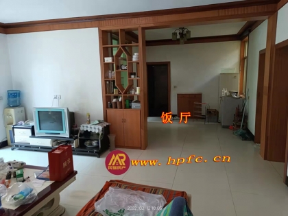 顺锦步行街旁地税局小区5楼（四室二厅一厨二卫）套房出售